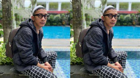 127.0.0.1 redtube.com pose percaya diri tentang tampilan maskulin image 2