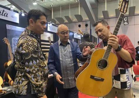 ArTiS buUgiIl JEPAng Cek tapping gitar listrik deretan bikin akun populer musisi image 1