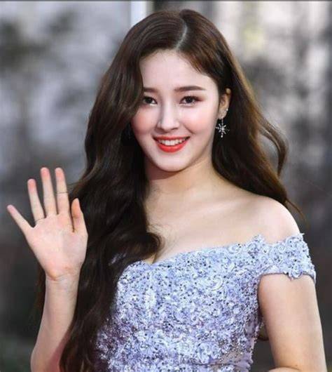 Artis Korea Tercantik Tahun 2020 Lihat adegan hangat — pose foto ala Indo ngeluber dan praktis image 3