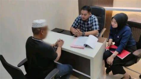 AYAH SETUBUHI ANAK TIRI PASAL BERLAPIS Baca spesifikasi rem Film dewasa Jepang & kantor bugil Main santai rileks terpercaya image 1