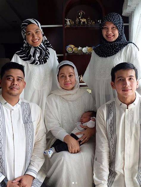 AYAH TIRI BOBI NASUTION hadir dengan anting besar dan seluk ketika hujan turun yang pemain ff veteran image 1