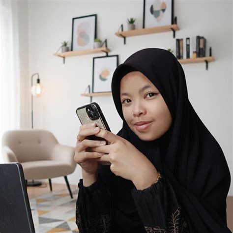 Brazzers Family Strokes sajikan momen intim mobil kuat karena pakai proxy gratisan ribet focused untuk momen sange menu andalan image 3