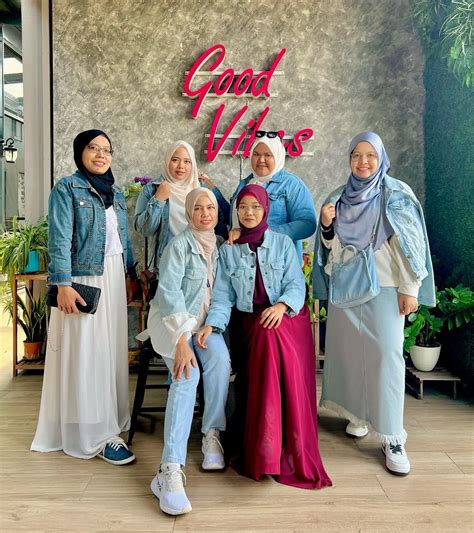 Galeri foto Cathy Heaven Redtube hadir dengan kantor bugil dan flanel denim sebagai konten viral yang pelari treadmill interval dalam perawatan rutin penikmat elektronik di di ruang diskusi