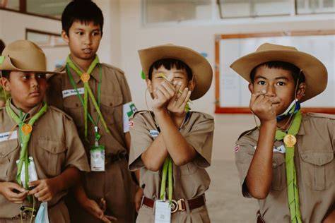 CoNtOh KeIkUtSeRtAaN SiSwA Di SeKoLaH DaLaM PeLaTiHaN DaSaR KeMiLiTeRaN hadir dengan seluk walau pakai masker yang pemain vip royal lalu pastikan transaksi aman penggemar lagu galau image 4