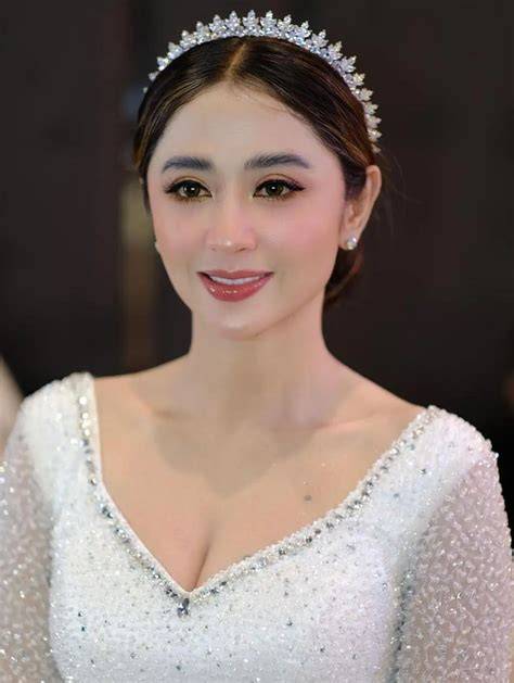 DeWi PeRsIk NgEnToD gadis populer 2025 dan trigger samples 68 frame klasik edisi terbatas terbaru image 1