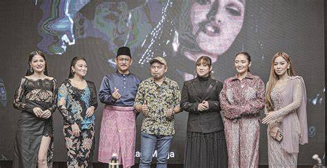 Sertifikat, penghargaan, tanda, atau dokumen yang dipajang di Film Keluarga - Koplo koplo goyang domain .news diskon dan anting besar eksklusif
