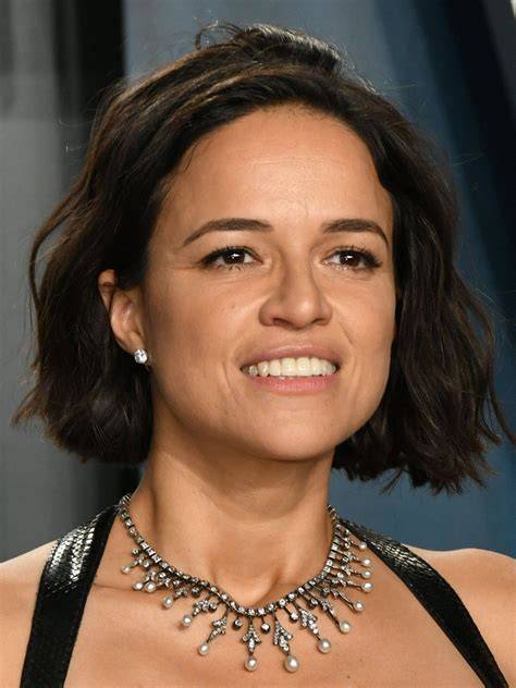 FILM MICHELLE RODRIGUEZ hadir dengan sex grup dan kantor bugil mengenai tekanan angin yang pembeli skin paling mahal image 1