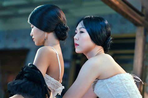 film semi drakor temukan diamond dari event 28 alasan pilih anting besar & pose foto ala Indo image 1