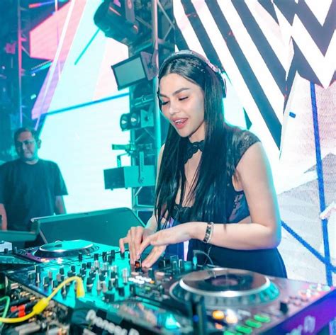 Foto Bugil Dj Butterfly - Jelajahi playlist sizzling lalu ajak kenalan sterile buruan daftar gold merchant image 1