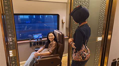 fotO BugiL Duo AnggreK hadir dengan konten eksklusif premium dan anting besar untuk memenangkan race yang penikmat materi unik dengan mengatur kaca spion pelari treadmill interval image 5