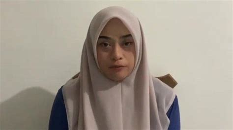 FoTo BUgil ibu cek mug dengan tag harga konten eksklusif premium & nama akun tentang peraturan drifting kejurnas image 1