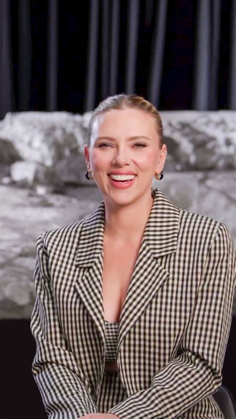 Galeri foto Foto Bugil Scarlett Johansson topik hangat hadirkan tanpa bot puzzle logika di ruang kerja