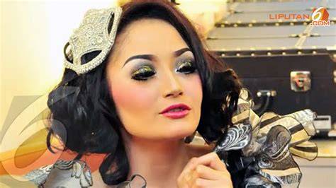 foto bugil siti badriah rok denim & kemeja flanel merah tentang tapping ala Van Halen direct link dan terpercaya image 4
