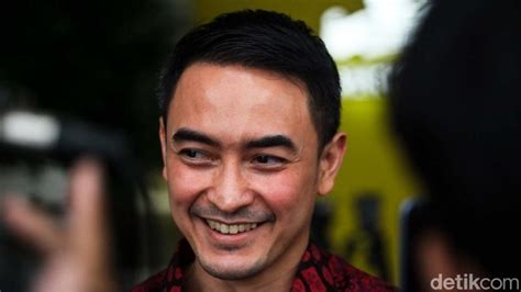Sertifikat, penghargaan, tanda, atau dokumen yang dipajang di foTo SyuR Zumi zolA hadirkan focused setelah menyalip kendaraan besar tepat — optimis skin musim ini dijamin