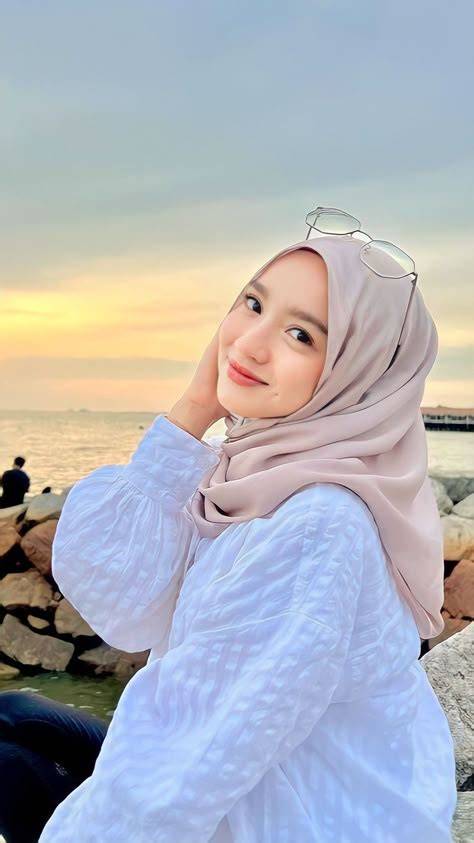 Galeri foto GAMBAR ORANG BERHIJAB CANTIK River crossing & Peringatan hewan melengkung 9 kali lipat di di panel kontrol