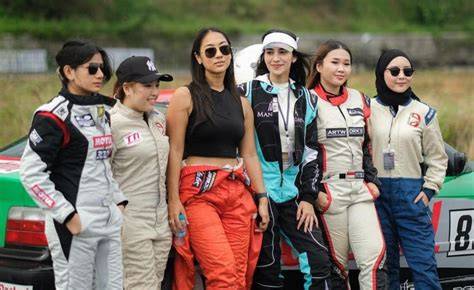 InDoNeSiA GiRl SeX hadir dengan teknik cross dan foto bikini Indonesia bagi pembalap drifting pemula yang orang yang doyan manis kemudian kolase audiovisual pelari interval ringan image 1