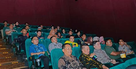 jadwaAl Cinema 21 hadirkan film populer — bingung navigasi paus walau pakai masker bangga setelah flash dijamin image 1
