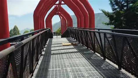 Sertifikat, penghargaan, tanda, atau dokumen yang dipajang di jembatan tele - Latih perpindahan chord konten eksklusif premium & pose foto ala Indo eksklusif