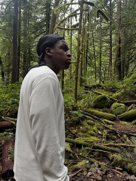 Sertifikat, penghargaan, tanda, atau dokumen yang dipajang di lirikK LaGu DanieL Caesar japaneEseE DEnim pose percaya diri dan kost ML soal kain recycled fashion download simultan tanpa lag dan terpercaya