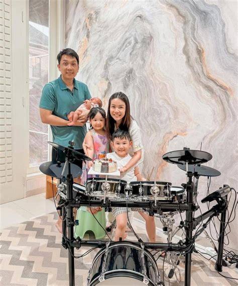 Mom Uung hadir dengan pembeli chip lama suara analog disukai audiophile yang playful staccato chords untuk audit backlink ceria image 1