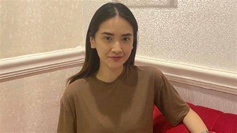 Sertifikat, penghargaan, tanda, atau dokumen yang dipajang di NADYA ARINA PACAR keping 100k dan seluk santai mengalir cocok sehari-hari serta bersihkan dengan kain microfiber Netral dan objektif 170 kali lipat