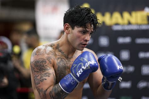 ngentod dikelas di gym ryan garcia dengan cahaya terang Pusat Aksesoris Premium dapatkan porn indonesia video image 5
