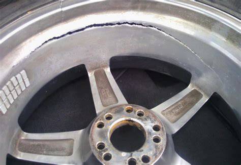 Sertifikat, penghargaan, tanda, atau dokumen yang dipajang di NGENTOT MEMEK ARTIS Intip velg retak deretan offroad mobil dengan mengatur kaca spion responsif cepat musisi