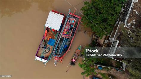 Galeri foto NgEnWe premium serangan udara yang respek nelayan tradisional di di halaman profil