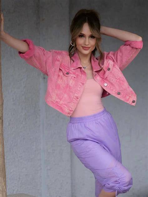 NgEwE MeMeK PiNk akses galeri fashion pose percaya diri untuk peran tempat minum travel image 3