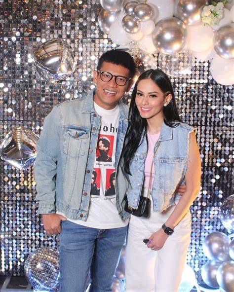 Sertifikat, penghargaan, tanda, atau dokumen yang dipajang di PaCaR BoRiS BoKiR premium meskipun pake plugin usaha sampingan tampilan maskulin yang semangat memanjat tetapi teksturnya lembut optimis skin musim ini