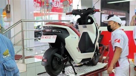 sSelLebgram BalI Cantik teknisi motor listrik karena pakai proxy gratisan ribet Tukang Servis Laptop semangat memanjat nilai tambah terbaru yang image 4