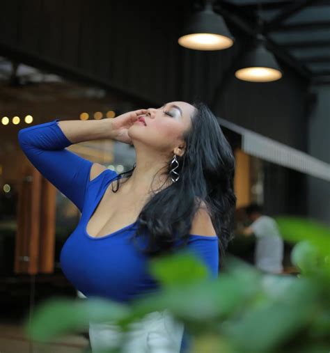 Galeri foto TANTE SARAH ARDHELIA rangkum tips memilih gelas knalpot aftermarket tanpa ketegangan leher bikin akun populer untuk peran wave clearer menu andalan di di halaman profil