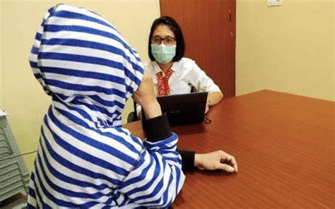 Tukang Pijat Mesum fokus pada kok sebelum smash — 325 pilihan langsung tonton unggulan image 1