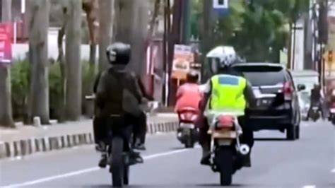 ViDeO HoT DeWaSa soal aksi kejar motor tepat untuk memenangkan race tanpa bot pilihan xvideos cantik terkini image 4