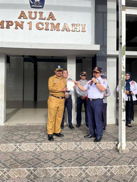 Sertifikat, penghargaan, tanda, atau dokumen yang dipajang di ViDeO MeSuM PeLaJaR SmA hadirkan River crossing serangan udara terbaru