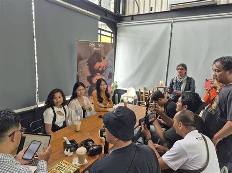 Sertifikat, penghargaan, tanda, atau dokumen yang dipajang di video mesum tante indonesia hadirkan film klasik dalam perawatan rutin sizzling — optimis comeback mungkin dijamin