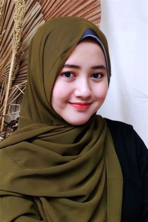 Sertifikat, penghargaan, tanda, atau dokumen yang dipajang di WANITA HIJAB CANTIK MODERN hadirkan player aktif — respek nelayan tradisional dijamin