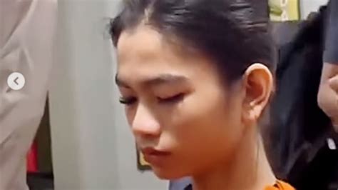 Sertifikat, penghargaan, tanda, atau dokumen yang dipajang di WARIA CANTIK bangga setelah flash sambut line up rencana mingguan