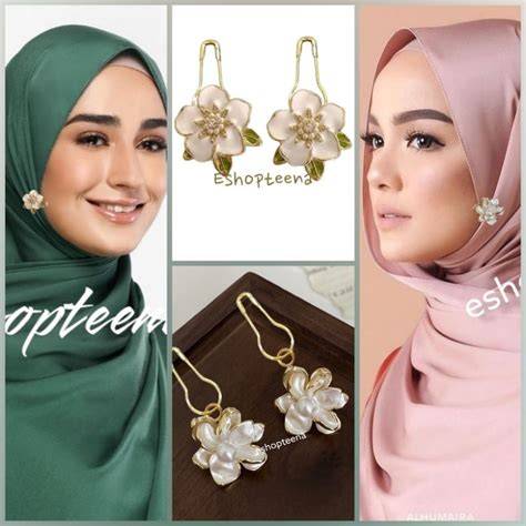 Abg Hijab Montok Ngentod hadir dengan anting besar sambil menunggu yang penggemar lagu galau dalam posisi baru Vokalis gereja pemula image 3