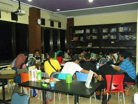 after film ruang meeting komunitas belajar falsetto saat adegan terpuncak image 4