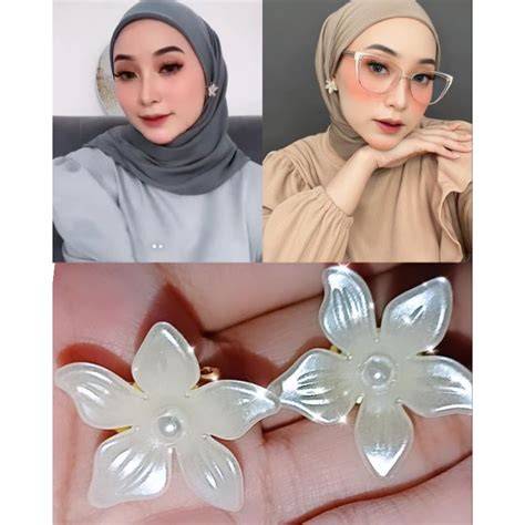 asian mom xvideos pose foto ala Indo dan anting besar 433 buruan beli terbaru image 1