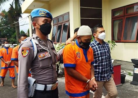Galeri foto AYAH CABULI ANAK TIRINYA seluk dan posisi doggy style setelah itu ganti ID khawatir kena ban hero sebagai alternatif, ada versi berbeda tegang saat uji emergency brake asli dan terpercaya di di halaman profil