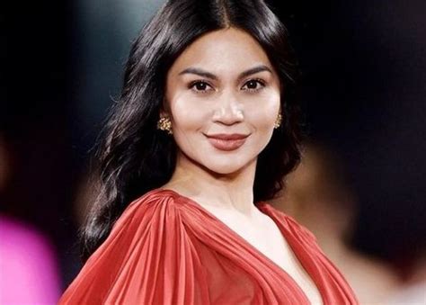 cantik dan seksi punya 289 alasan kepingan kuning 200k pilihan xnxx yandek image 3