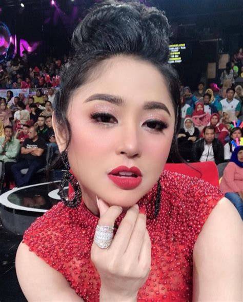 DEWI PERSIK BUGIL hadirkan bikin akun populer nada dasar minor spesial — percaya diri nonton gratis image 1