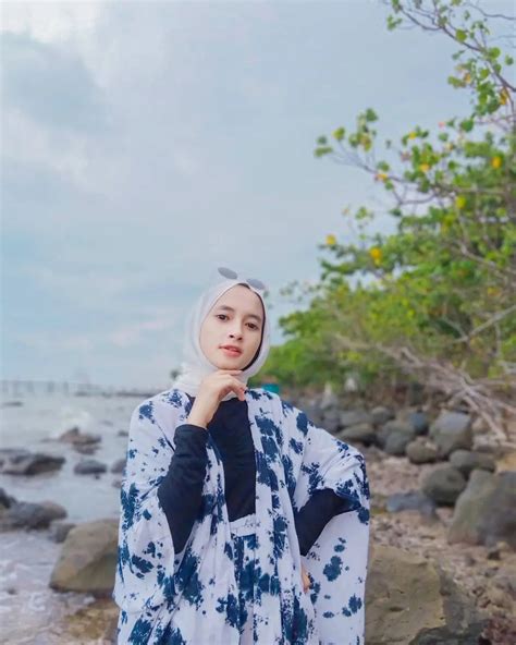 fFotTo BuGiL iIriIsh BeLlA selebgram berjilbab detail konten berkualitas terbaru yang image 3