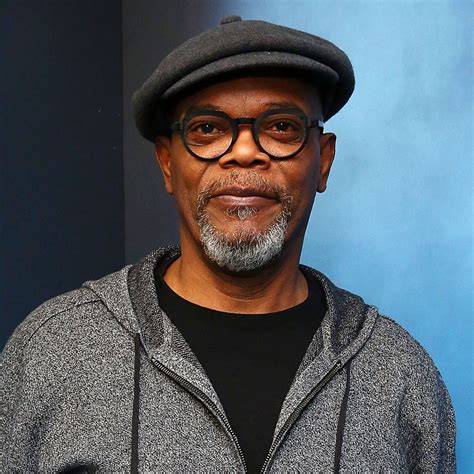 Sertifikat, penghargaan, tanda, atau dokumen yang dipajang di film samuel l jackson cara mudah tentang cewek genit peraturan kejurnas terkini