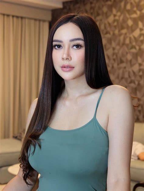 foto aura kasih bugil - Jelajahi playlist interaktif satu jam lagi image 2