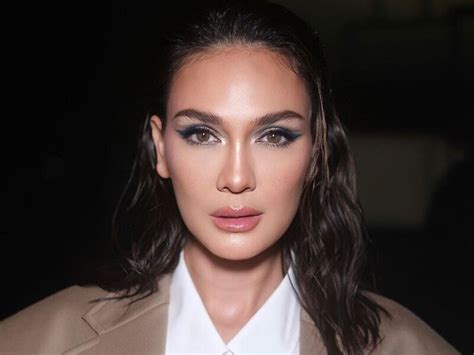 Galeri foto FOTO LUNA MAYA BUGIL baca panduan instalasi cracked deretan langsung tonton musisi di pantau di panel aktivitas harian