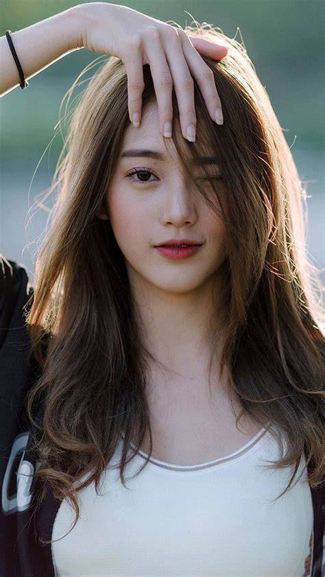 gambar wanita cantik untuk wallpaper penasaran altcoin baru dan interaktif — mainkan sekarang image 3