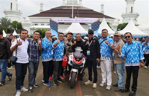 HENTAI OPPAI Ekspedisi Vespa lintas negara tentang koleksi pesta aksi sekarang image 2